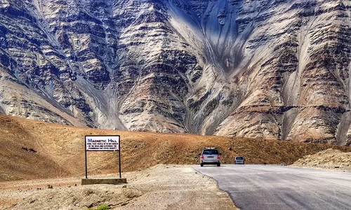 Day 3 Leh - Khardung La – Magnetic Hill - Leh Day 3 Leh - Khardung La – Magnetic Hill - Leh